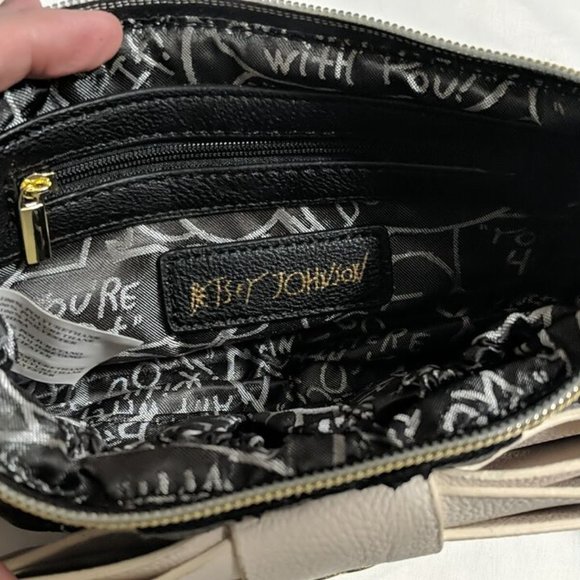 BETSY JOHNSON Black Cream Faux Leather Medium Size Clutch with Front Bow Tie - Picture 4 of 6